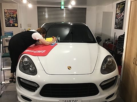 ガラスに飛び石リペア（フェラーリ）